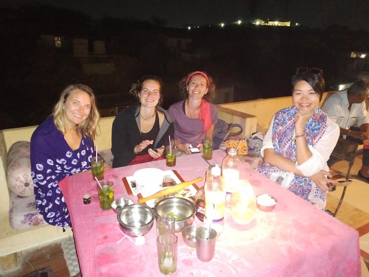 Hotel Heera Court Jaisalmer Bagian luar foto